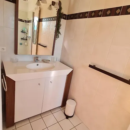Privee Confort Piscine Et Jacuzzi Couette-café *